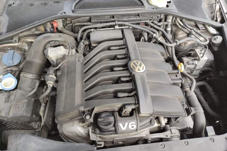 Used Volkswagen Phaeton 2009 3.6L V6 5-Seater Extended Top-Grade Version Engine Bay