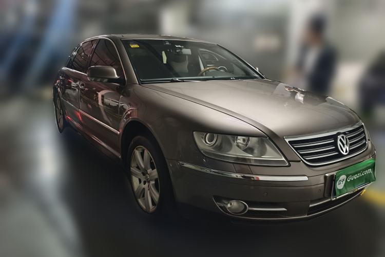 Used Volkswagen Phaeton 2009 3.6L V6 5-Seater Extended Comfort Version Front Right 45 Deg