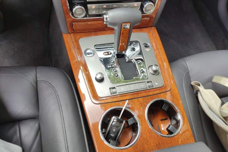 Used Volkswagen Phaeton 2009 3.6L V6 5-Seater Extended Top-Grade Version Gear Lever