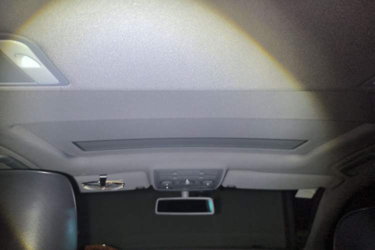 Used Volkswagen Phaeton 2009 3.6L V6 5-Seater Extended Comfort Version Headliner