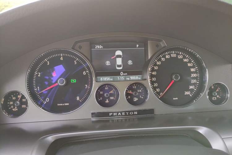 Used Volkswagen Phaeton 2009 3.6L V6 5-Seater Extended Top-Grade Version Instrument Cluster
