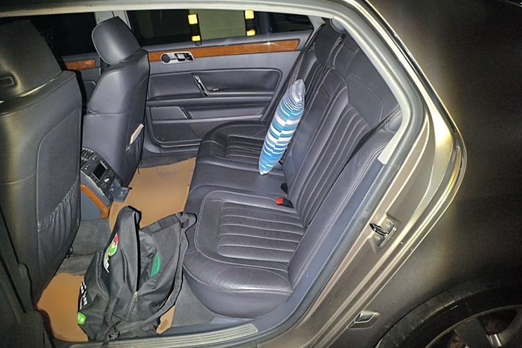 Used Volkswagen Phaeton 2009 3.6L V6 5-Seater Extended Comfort Version Left Rear Seat