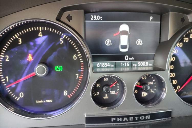Used Volkswagen Phaeton 2009 3.6L V6 5-Seater Extended Top-Grade Version Odometer Close Up