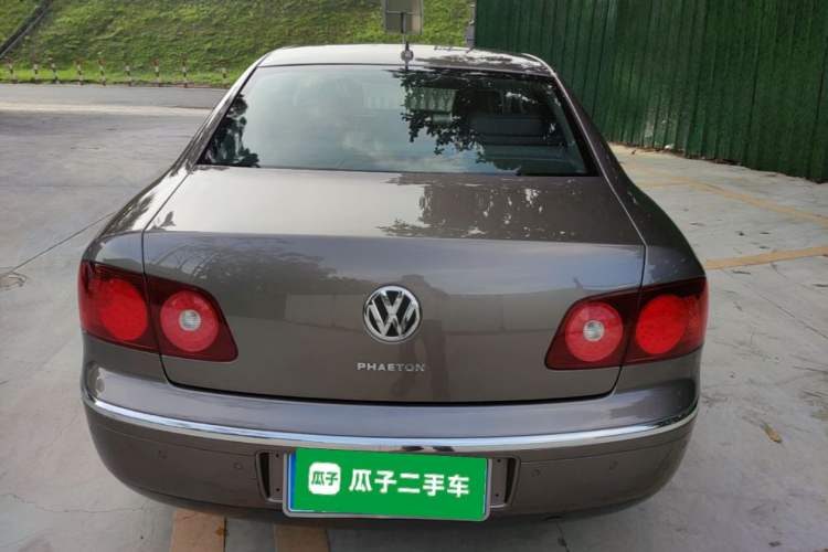 Used Volkswagen Phaeton 2009 3.6L V6 5-Seater Extended Top-Grade Version Rear