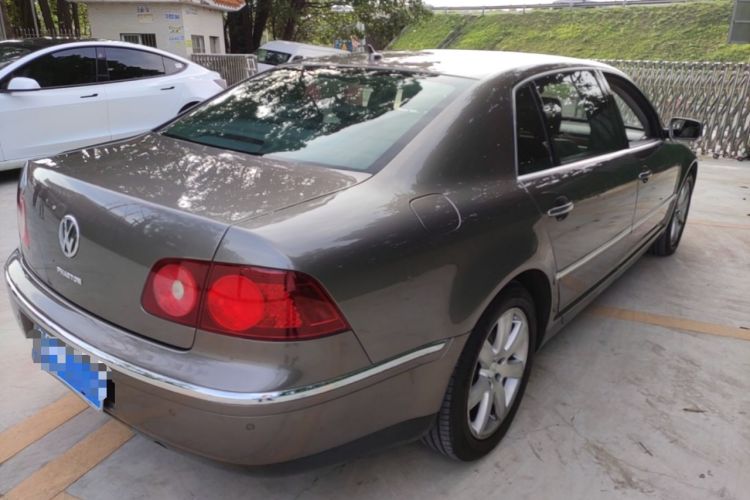 Used Volkswagen Phaeton 2009 3.6L V6 5-Seater Extended Top-Grade Version Rear Right 45 Deg