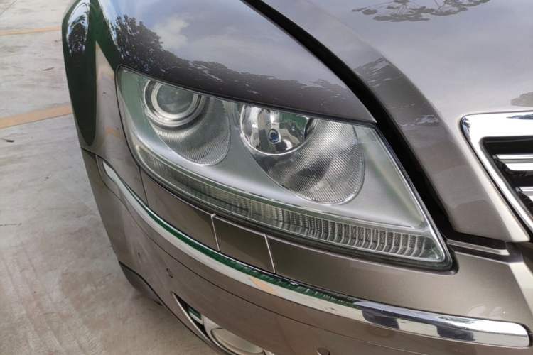 Used Volkswagen Phaeton 2009 3.6L V6 5-Seater Extended Top-Grade Version Right Front Headlight