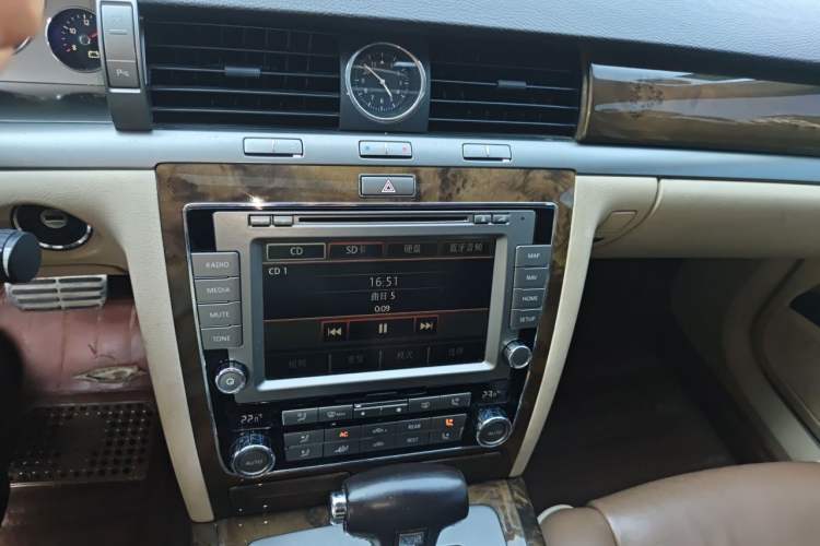 Used Volkswagen Phaeton  Audio And AC Panel