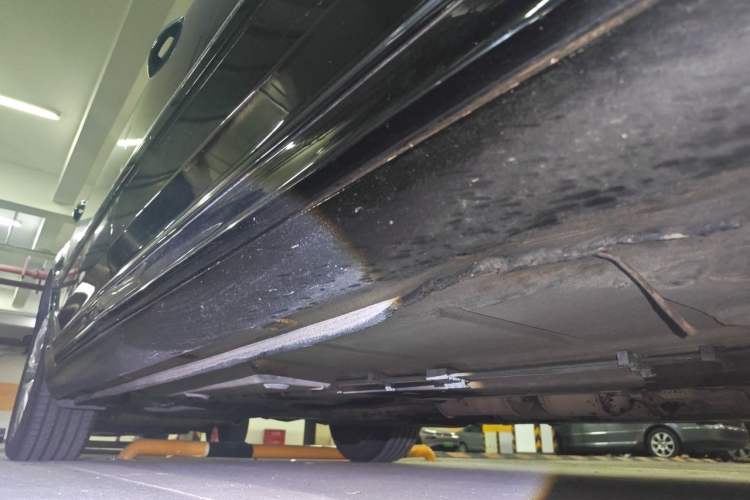 Used Volkswagen Phaeton 2011 3.6L V6 5-Seater Extended Business Edition Chassis Front Right