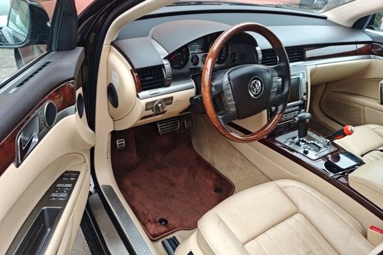 Used Volkswagen Phaeton 2011 3.6L V6 5-Seater Extended Comfort Version Driver Seat
