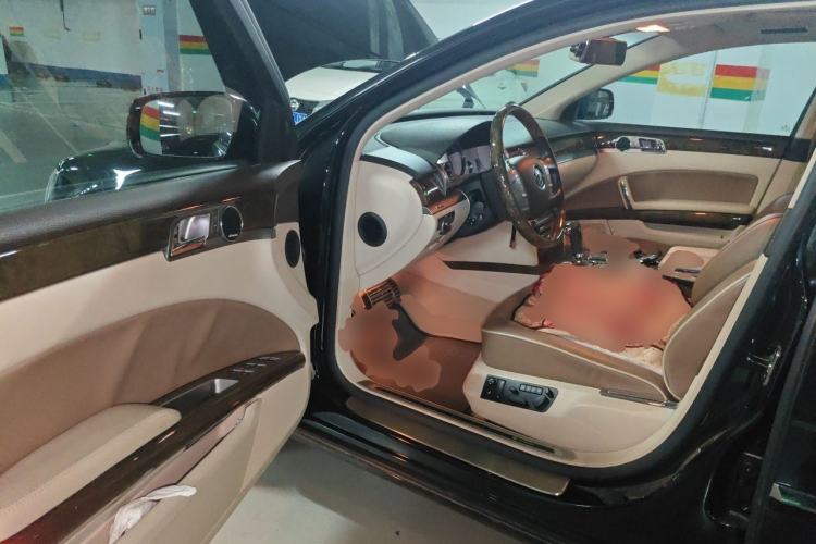 Used Volkswagen Phaeton 2011 4.2L V8 4-seat Extended-Range Individual Edition Driver Seat