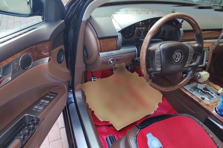 Used Volkswagen Phaeton 2011 3.6L V6 5-Seater Extended Comfort Version Driver Seat