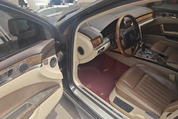 Used Volkswagen Phaeton 2011 4.2L V8 4-seat Extended-Range Individual Edition Driver Seat