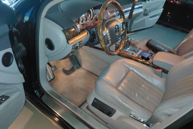 Used Volkswagen Phaeton 2011 3.6L V6 5-Seater Extended Business Edition Driver Seat
