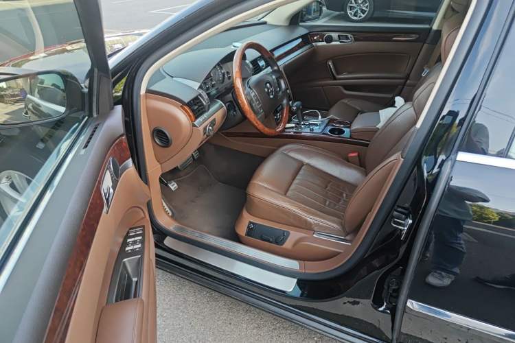 Used Volkswagen Phaeton 2011 3.6L V6 5-Seater Extended Comfort Version Driver Seat