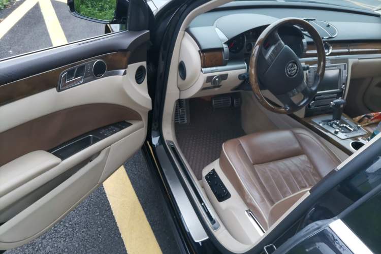Used Volkswagen Phaeton 2011 3.6L V6 4-Seater Extended-Length Individual Edition Driver Seat