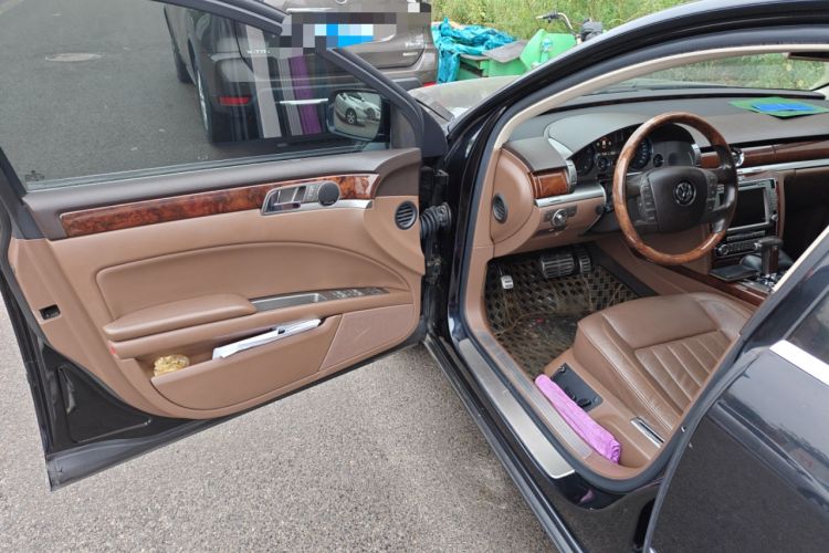 Used Volkswagen Phaeton 2011 3.6L V6 5-Seater Extended Comfort Version Driver Seat