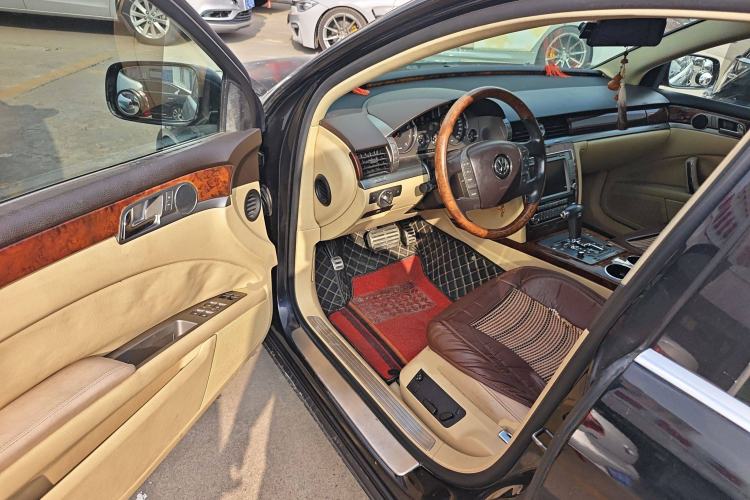 Used Volkswagen Phaeton 2011 3.6L V6 5-Seater Extended Business Edition Driver Seat