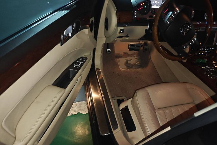 Used Volkswagen Phaeton 2011 3.6L V6 5-Seater Extended Business Edition Driver Seat