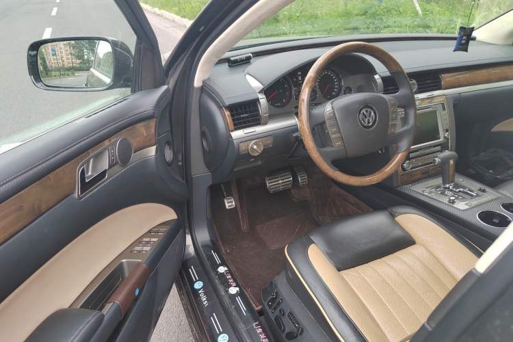Used Volkswagen Phaeton 2011 3.6L V6 4-Seater Extended-Length Individual Edition Driver Seat
