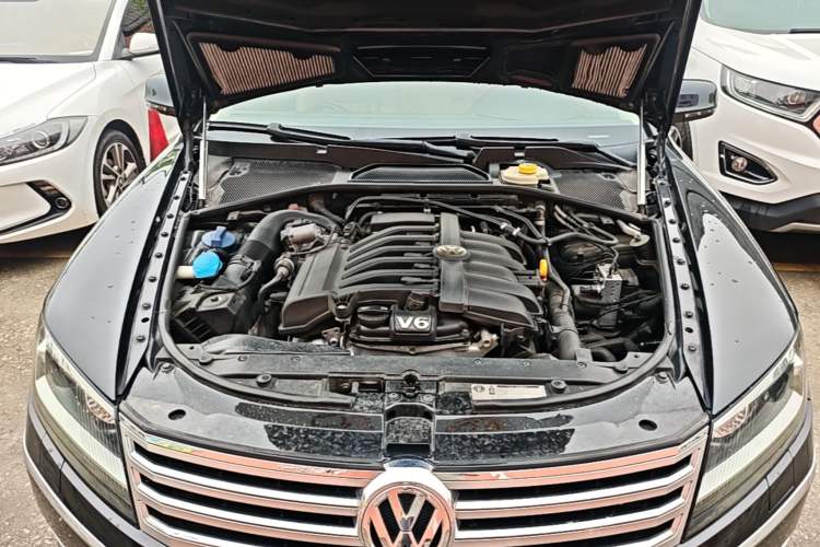 Used Volkswagen Phaeton 2011 3.6L V6 5-Seater Extended Comfort Version Engine Bay
