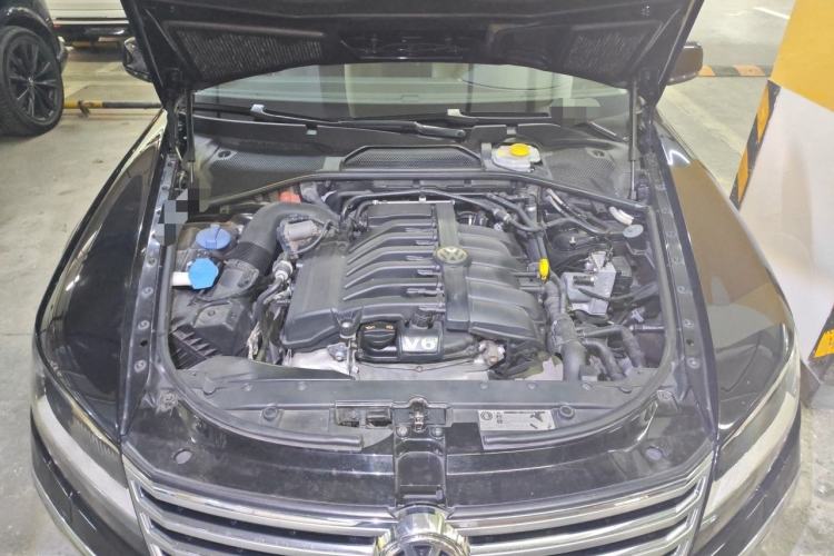Used Volkswagen Phaeton 2011 3.6L V6 5-Seater Extended Business Edition Engine Bay