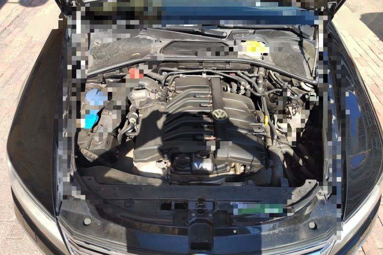 Used Volkswagen Phaeton 2011 3.6L V6 5-Seater Extended Comfort Version Engine Bay