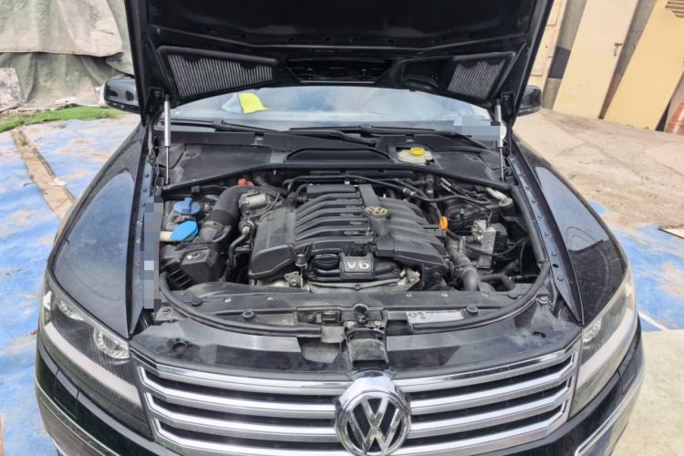 Used Volkswagen Phaeton 2011 3.6L V6 5-Seater Extended Comfort Version Engine Bay