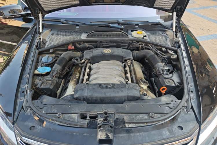 Used Volkswagen Phaeton  Engine Bay