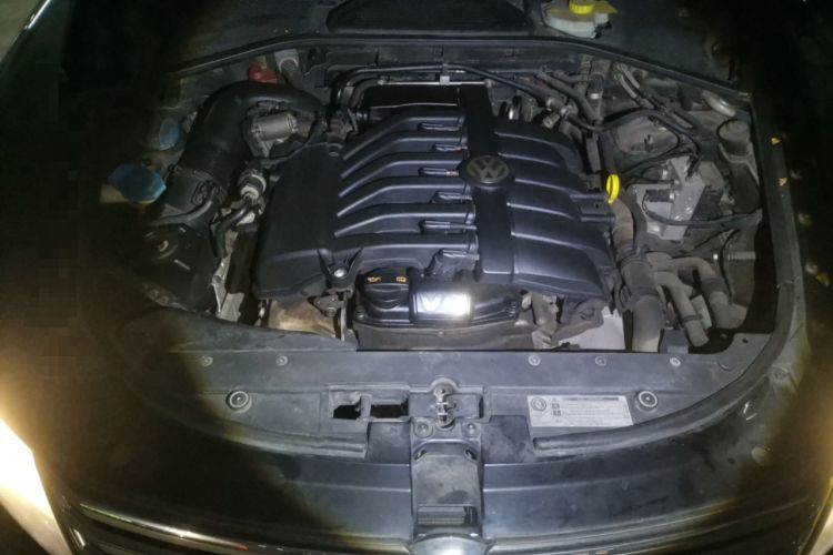 Used Volkswagen Phaeton 2011 3.6L V6 4-Seater Extended-Length Individual Edition Engine Bay