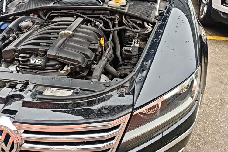 Used Volkswagen Phaeton 2011 3.6L V6 5-Seater Extended Comfort Version Engine Bay Left