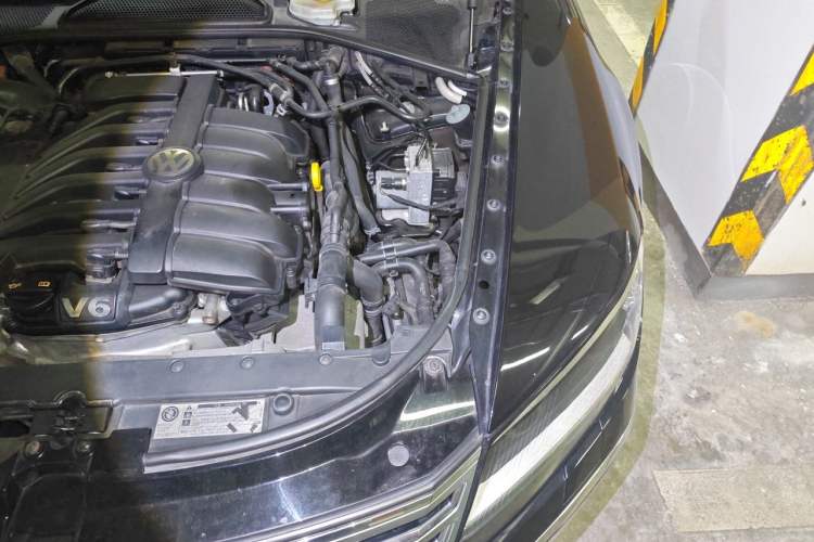 Used Volkswagen Phaeton 2011 3.6L V6 5-Seater Extended Business Edition Engine Bay Left