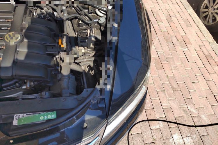 Used Volkswagen Phaeton 2011 3.6L V6 5-Seater Extended Comfort Version Engine Bay Left