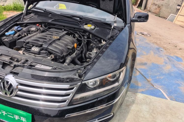 Used Volkswagen Phaeton 2011 3.6L V6 5-Seater Extended Comfort Version Engine Bay Left