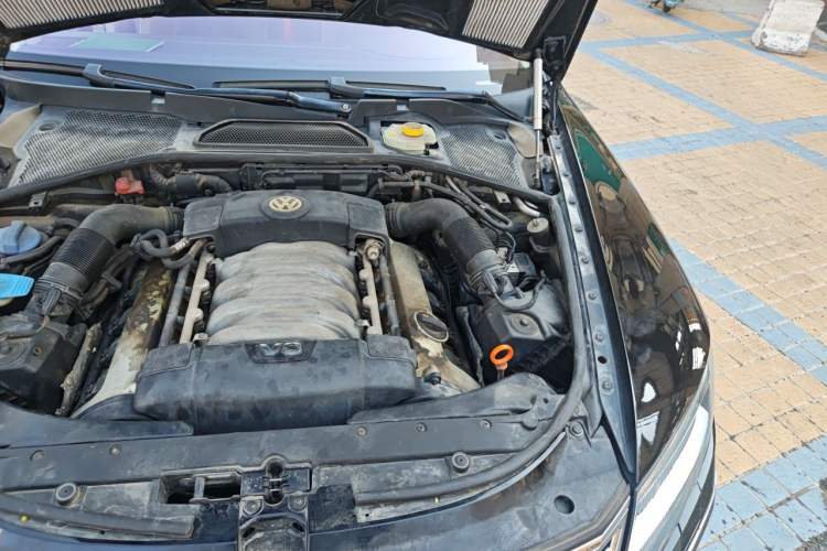 Used Volkswagen Phaeton  Engine Bay Left