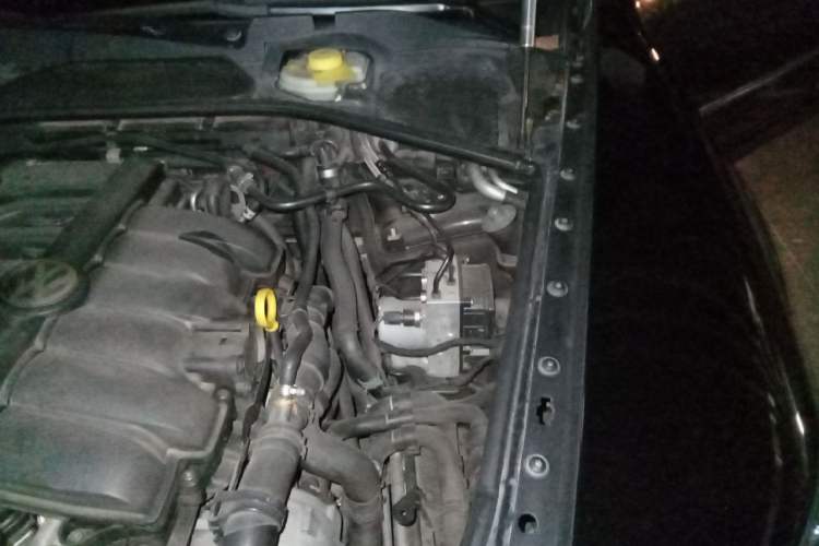 Used Volkswagen Phaeton 2011 3.6L V6 5-Seater Extended Business Edition Engine Bay Left