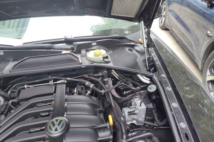 Used Volkswagen Phaeton 2011 3.6L V6 5-Seater Extended Business Edition Engine Bay Left