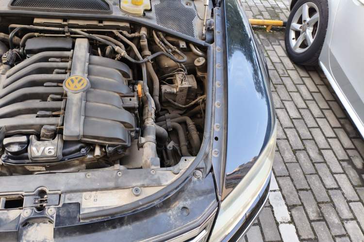 Used Volkswagen Phaeton 2011 3.6L V6 5-Seater Extended Comfort Version Engine Bay Left