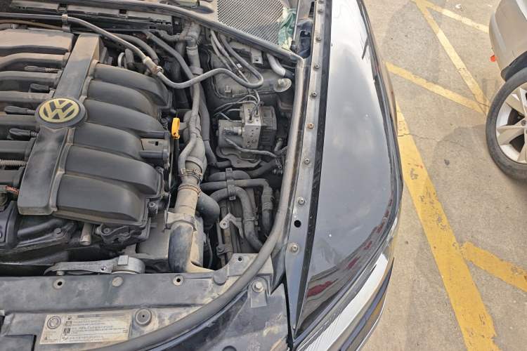 Used Volkswagen Phaeton 2011 3.6L V6 5-Seater Extended Business Edition Engine Bay Left