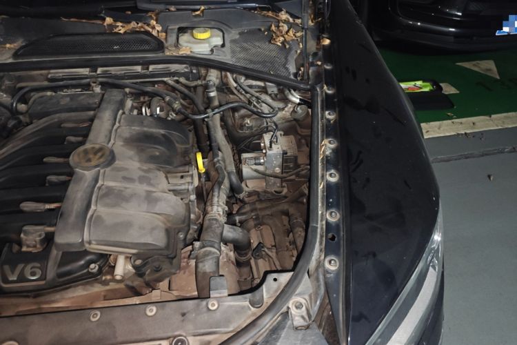 Used Volkswagen Phaeton 2011 3.6L V6 5-Seater Extended Business Edition Engine Bay Left