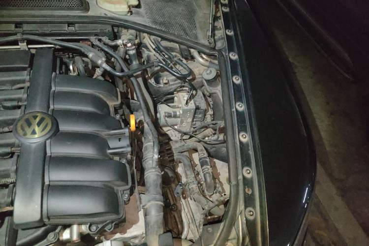 Used Volkswagen Phaeton 2011 3.6L V6 5-Seater Extended-Length Individual Edition Engine Bay Left