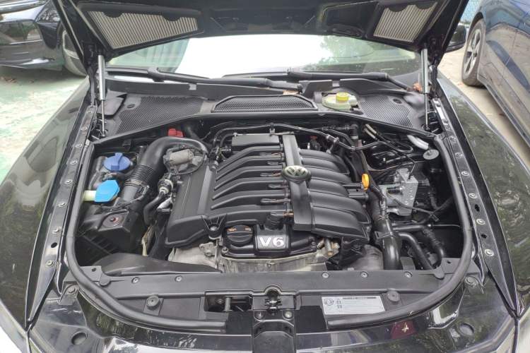 Used Volkswagen Phaeton 2011 3.6L V6 5-Seater Extended Business Edition Engine Bay