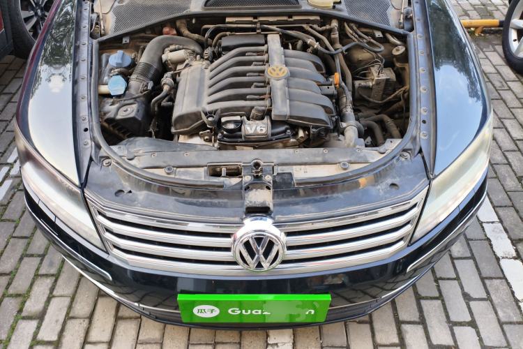 Used Volkswagen Phaeton 2011 3.6L V6 5-Seater Extended Comfort Version Engine Bay