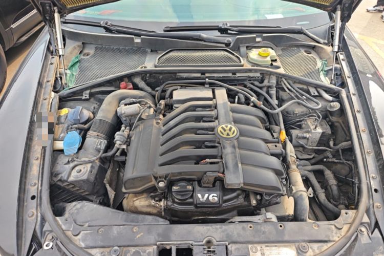 Used Volkswagen Phaeton 2011 3.6L V6 5-Seater Extended Business Edition Engine Bay