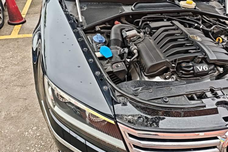 Used Volkswagen Phaeton 2011 3.6L V6 5-Seater Extended Comfort Version Engine Bay Right