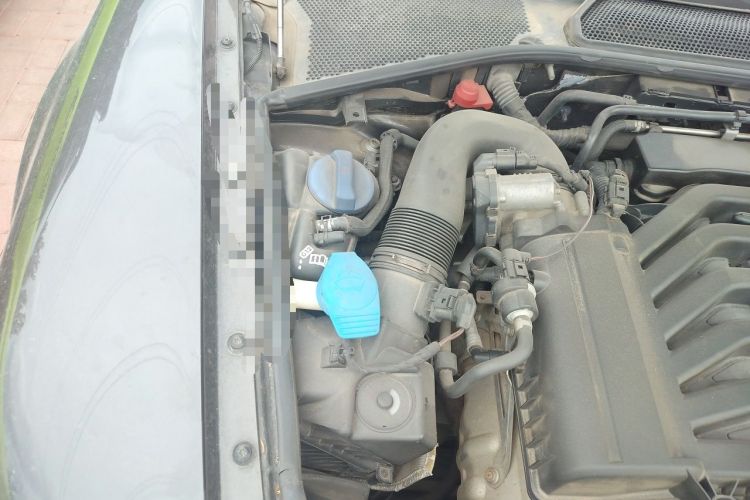 Used Volkswagen Phaeton 2011 3.6L V6 4-Seater Extended-Length Individual Edition Engine Bay Right