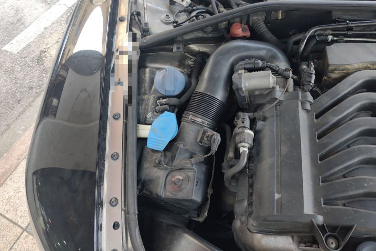 Used Volkswagen Phaeton 2011 3.6L V6 4-Seater Extended-Length Individual Edition Engine Bay Right