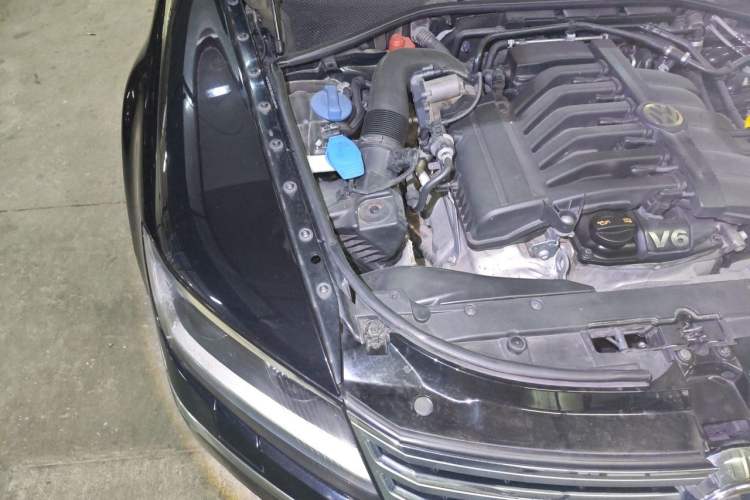 Used Volkswagen Phaeton 2011 3.6L V6 5-Seater Extended Business Edition Engine Bay Right
