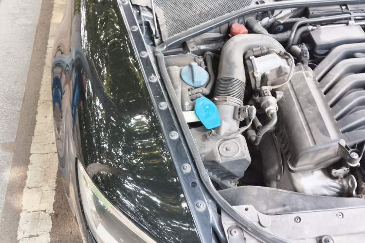 Used Volkswagen Phaeton 2011 3.6L V6 4-Seater Extended-Length Individual Edition Engine Bay Right