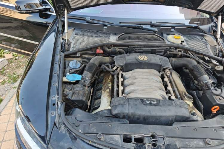 Used Volkswagen Phaeton  Engine Bay Right