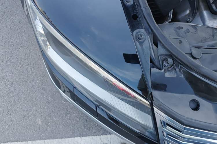 Used Volkswagen Phaeton 2011 3.6L V6 5-Seater Extended Comfort Version Engine Bay Right